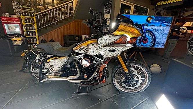 VIVA Otomotif: Modifikasi motor Harley-Davidson Road Glide 2015