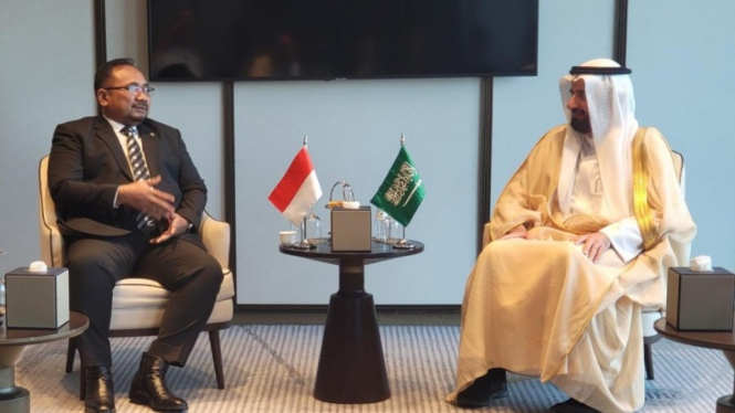 Menag Yaqut Cholil Qoumas bersama Menteri Haji dan Umrah Arab Saudi.
