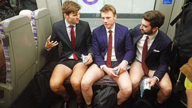 Penumpang kereta bawah tanah London tak pakai celana