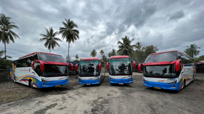 Bus Hino baru bernama RM 280 ABS wide air suspension terbaru