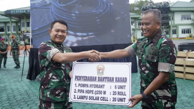 VIVA Militer: KSAD Jenderal Dudung Abdurachman bersama Pangdam XVII/Cenderawasih