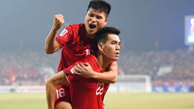 Pemain Timnas Vietnam rayakan gol Nguyen Tien Linh