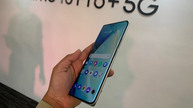 Layar lengkung Realme 10 Pro Plus 5G.