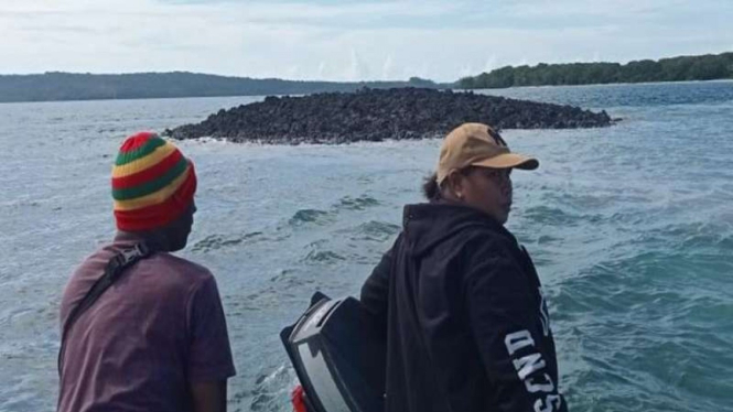 Fenomena pulau baru di Desa Teinaman Kecamatan Tanimbar Utara, Maluku