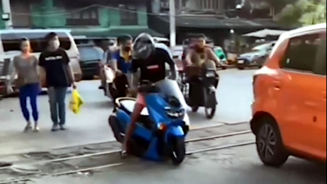 VIVA Otomotif: Pengendara motor Yamaha Nmax jadi viral di media sosial