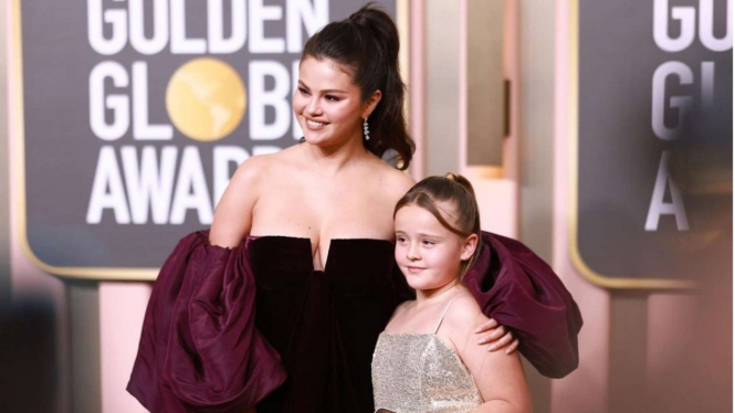 Selena Gomez dan adiknya Gracie di Golden Globes 2023