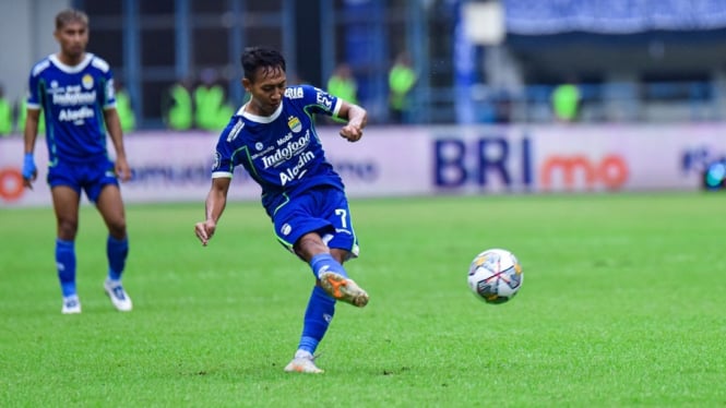 Beckham Putra, pemain Persib Bandung gagal mencetak gol