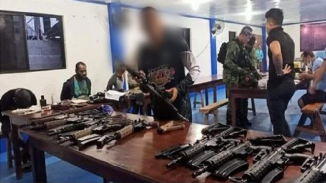 Kepolisian Filipina menangkap WNI Anton Gobay karena membawa 12 pucuk senjata