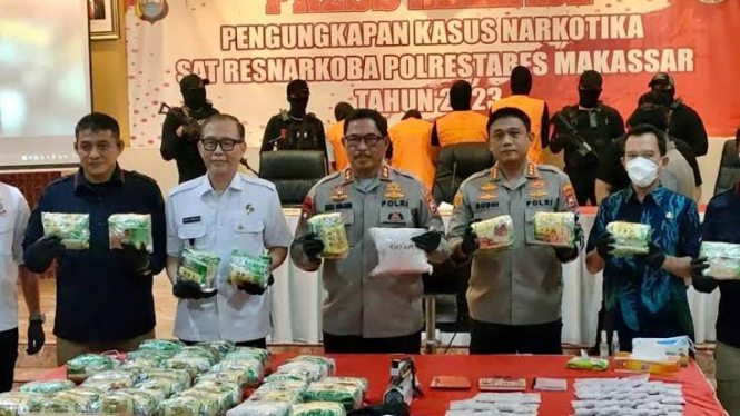 Kapolda Sulsel Irjen Nana Sudjana merilis kasus narkoba jaringan Malaysia