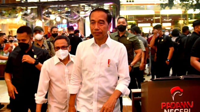 Presiden Jokowi mengunjungi pusat perbelanjaan Kota Kasablanka (Kokas), Jakarta