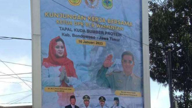 Bilboard informasi kunjungan kerja Ketua DPR Puan Maharani ke Bondowoso, Jatim.