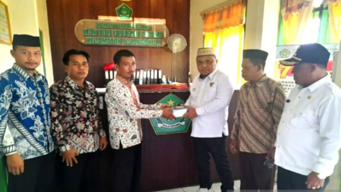 Wabup Gorontalo Hendra S Hemeto Berikan Bantuan 1.000 Buku Iqro