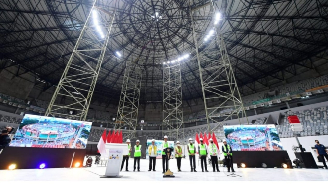 Presiden Jokowi melakukan topping off Indoor Multifunction Stadium (IMS) GBK