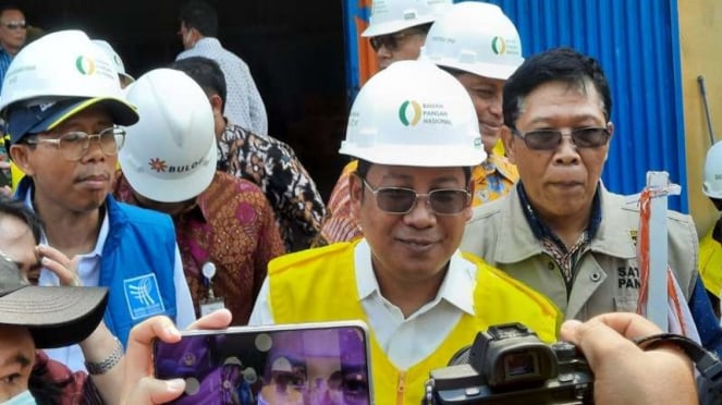 Kepala Badan Pangan Nasional (Bapanas) Arief Prasetyo Adi di Gudang Bulog