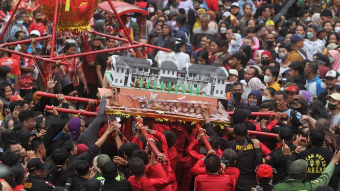 Ritual akulturasi budaya Grebeg Sudiro di Solo