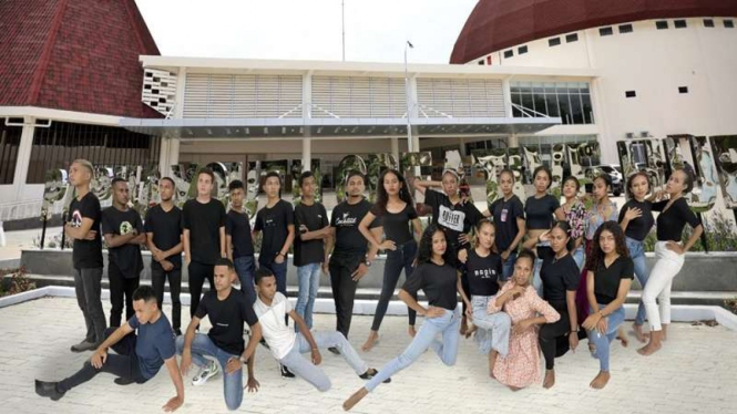 30 anak muda Papua jadi model  pada acara peresmian gedung PYCH