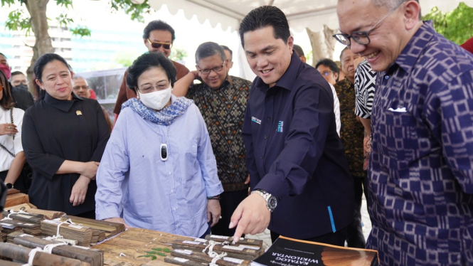 Menteri BUMN Erick Thohir bersama dengan Ketua Umum PDIP Megawati Soekarnoputri