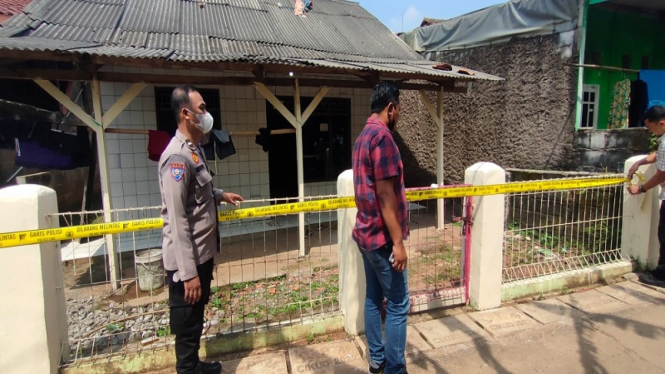 Polisi amankan TKP rumah keluarga yang keracunan di Bekasi, 3 diantaranya tewas