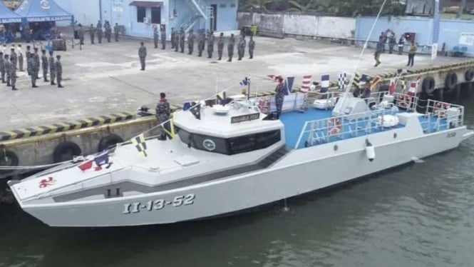 VIVA Militer: Kapal Patkamla Posa II-13-52 Lanal Balikpapan