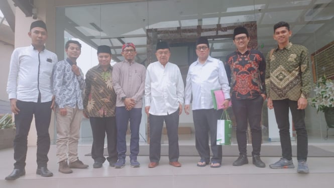 Pengurus Pusat Perhimpunan Remaja Masjid Dewan Masjid Indonesia sowan ke JK
