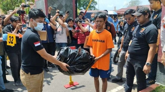 Rekonstruksi adegan pembunuhan bocah di Makassar untuk dijual organnya.