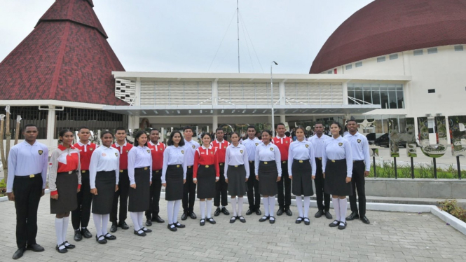 Persiapan pemuda Papua sebelum peresmian gedung Papua Youth Creative Hub (PYCH) di Jayapura