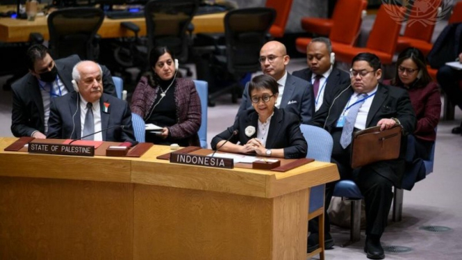 Menteri Luar Negeri RI Retno Marsudi (kanan) berbicara di PBB, New York, AS.