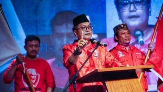 Jubir PDIP Tuding Effendi Simbolon Minta Megawati Mundur Hasil Bertemu Jokowi