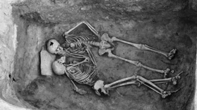 Hasanlu Lovers, Tengkorak berciuman