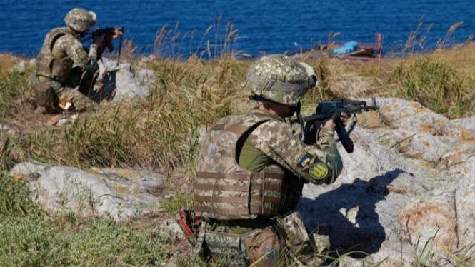 VIVA Militer: Tentara Ukraina berjaga di pantai Mykolaiv