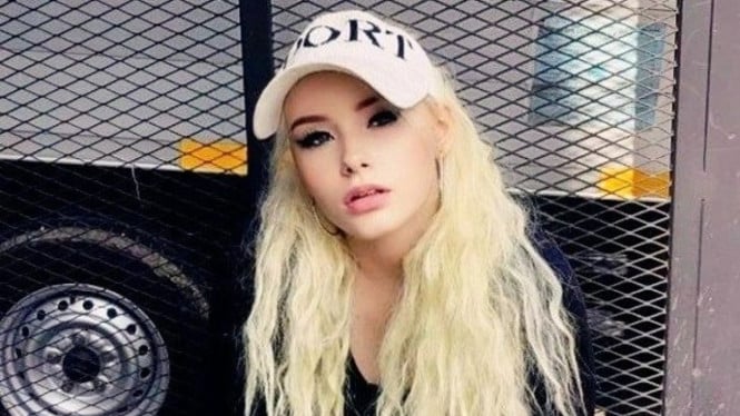 Berikut judul yang telah direvisi dan diterjemahkan ke dalam Bahasa Indonesia dengan tampilan visual yang menarik:

—

Barbie Bule Ungkap Penyebab Bau Badan Orang Asing, Ahmad Dhani: Ganti Istri Belum Tentu Lebih Baik  

—

Note: Penulisan "Bule" sengaja dipertahankan sebagai istilah informal yang umum digunakan di Indonesia.