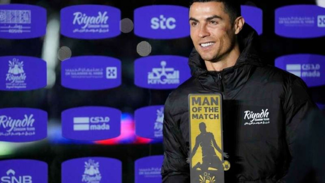 Cristiano Ronaldo terpilih sebagai man of the match saat Riyadh All Star vs PSG