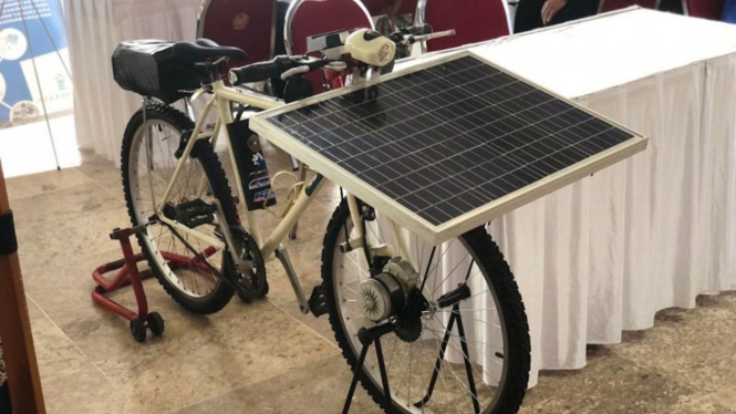 VIVA Otomotif: Sepeda listrik tenaga surya