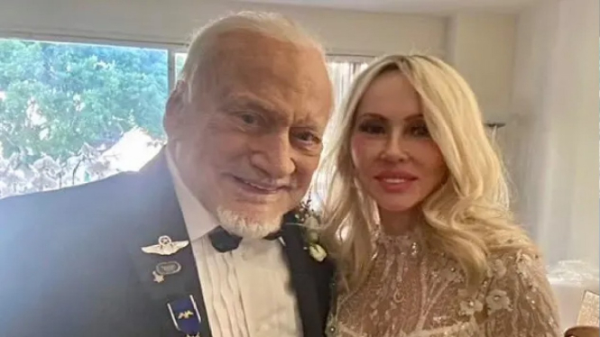 Buzz Aldrin menikah di usia 93 tahun.