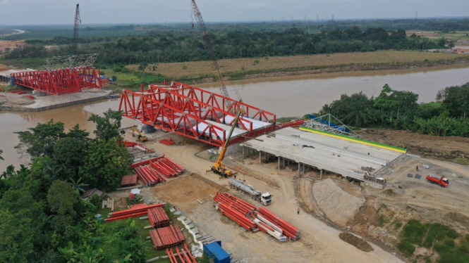 Pembangunan Jalan Tol Trans Sumatera.