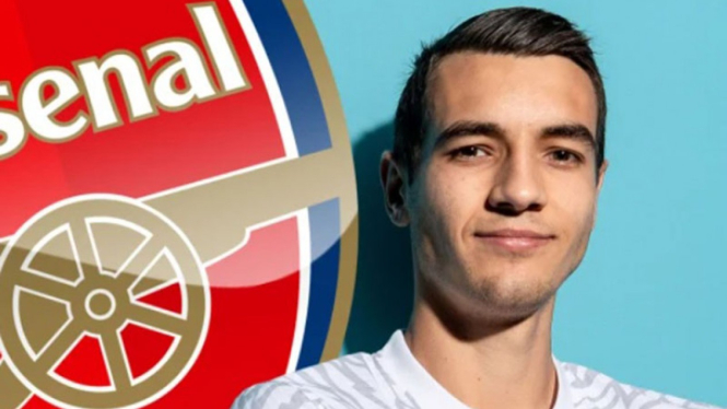 Arsenal datangkan bek asal Polandia, Jakub Kiwior