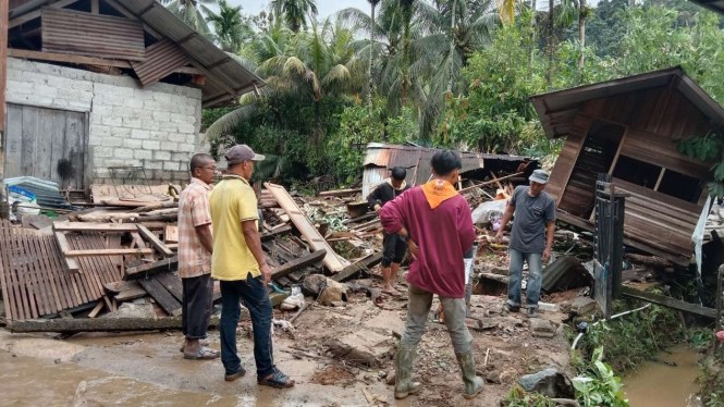Permukiman warga yang terdampak banjir di kawasan Batu Busuk, Padang, Sumbar.