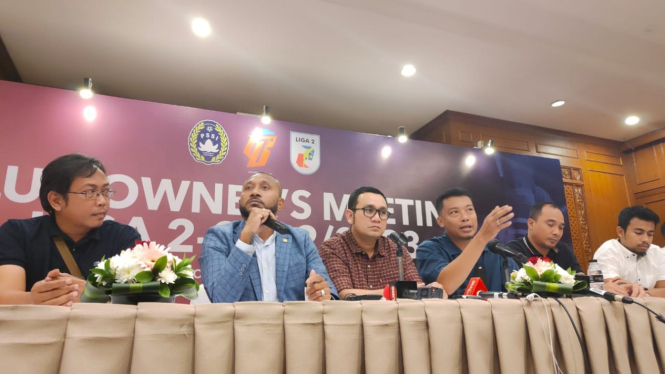 Manajer Persipura, Yan Mandenas mengungkap 9 tim yang menolak Liga dilanjutkan.