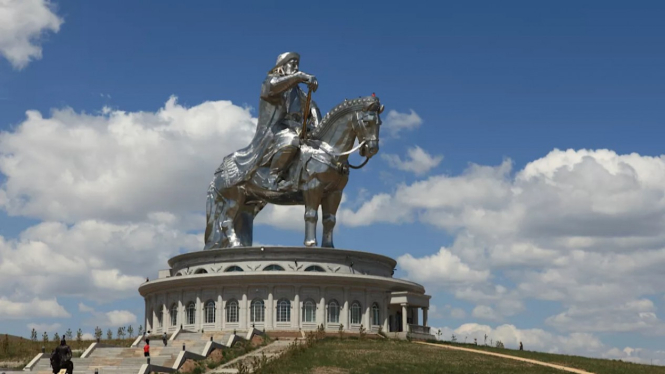 Monumen Genghis Khan di Tsonjin Boldog, Mongolia.