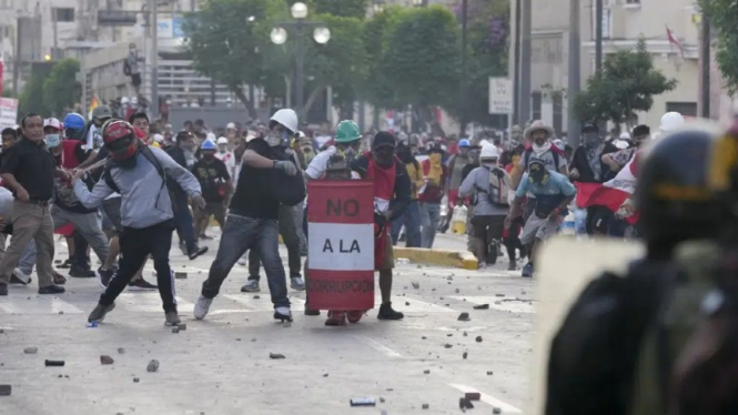 Protes kembali pecah di Peru, ribuan pengunjuk rasa turun ke jalan-jalan di ibu kota.