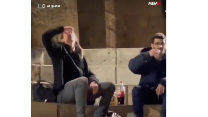Video Kontroversi Beredar, Warga Israel Minum Alkohol dan Kencingi Masjid Al-Aqsa.