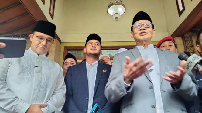 Mantan Gubernur Banten Wahidin Halim bersama Anies Baswedan
