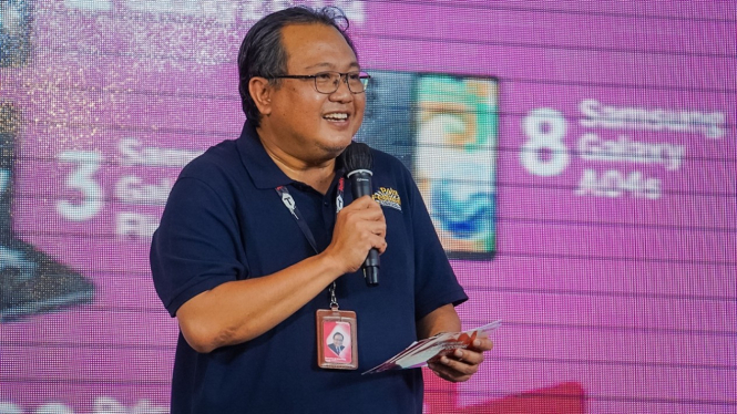 Vice President Postpaid Consumer, International Roaming and Interconnect Telkomsel Bernadus W. Wijayanto.