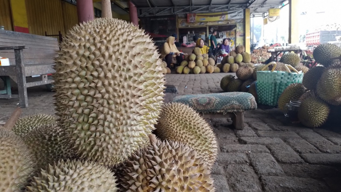 Durian Kumbokarno.