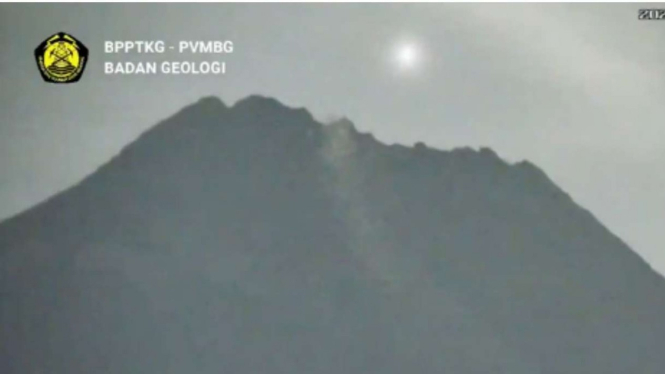 Video Cahaya Misterius di Langit Merapi