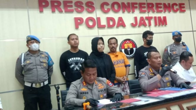 Samanhudi eks Wali Kota Blitar dirilis di Markas Polda Jatim di Surabaya.
