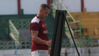 Pelatih Madura United Layangkan Surat Pengunduran Diri