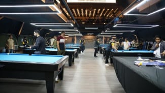 Melihat Keseruan Gustavo Chena dan Rifat Sungkar Ikut Turnamen Biliar