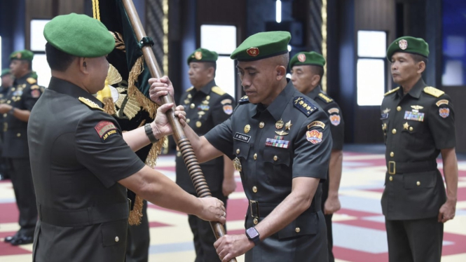 VIVA Militer: Jenderal TNI Dudung lantik Kolonel Inf Heny S. jadi Kadispsiad