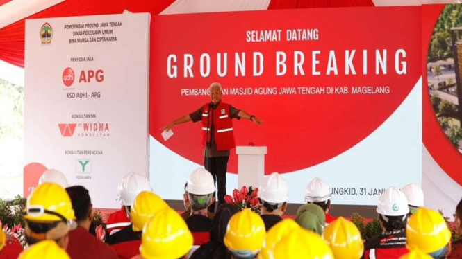 Ganjar Pranowo dalam acara groundbreaking pembangunan Masjid Agung Jawa Tengah